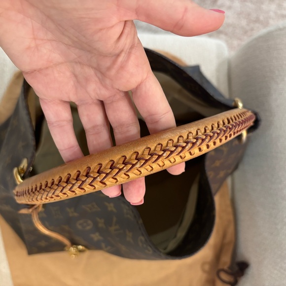 Authentic Louis Vuitton Artsy MM monogram - Picture 2 of 14